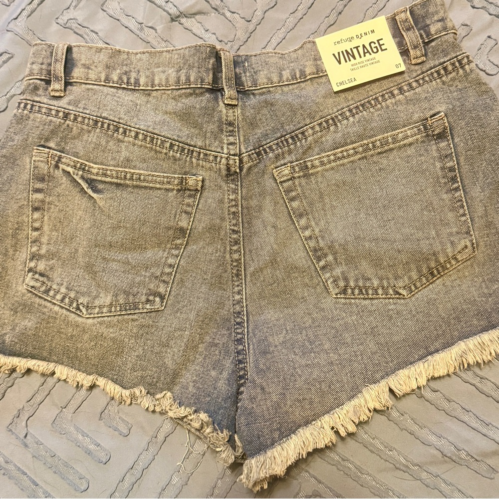 BNWT Vintage Refuge Denim Chelsea shorts. Size.7